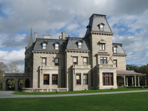 Chateau-sur-Mer Exterior Facade